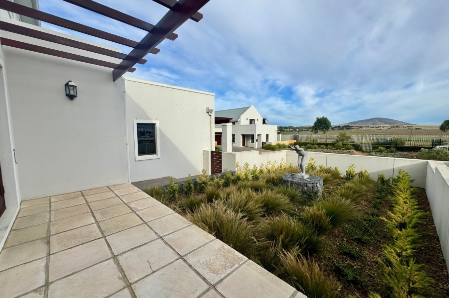 To Let 3 Bedroom Property for Rent in Graanendal Western Cape
